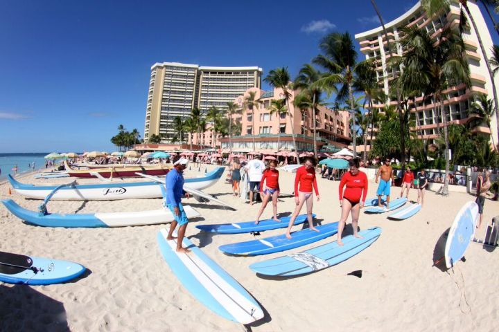 Surf fundamentals on the beach